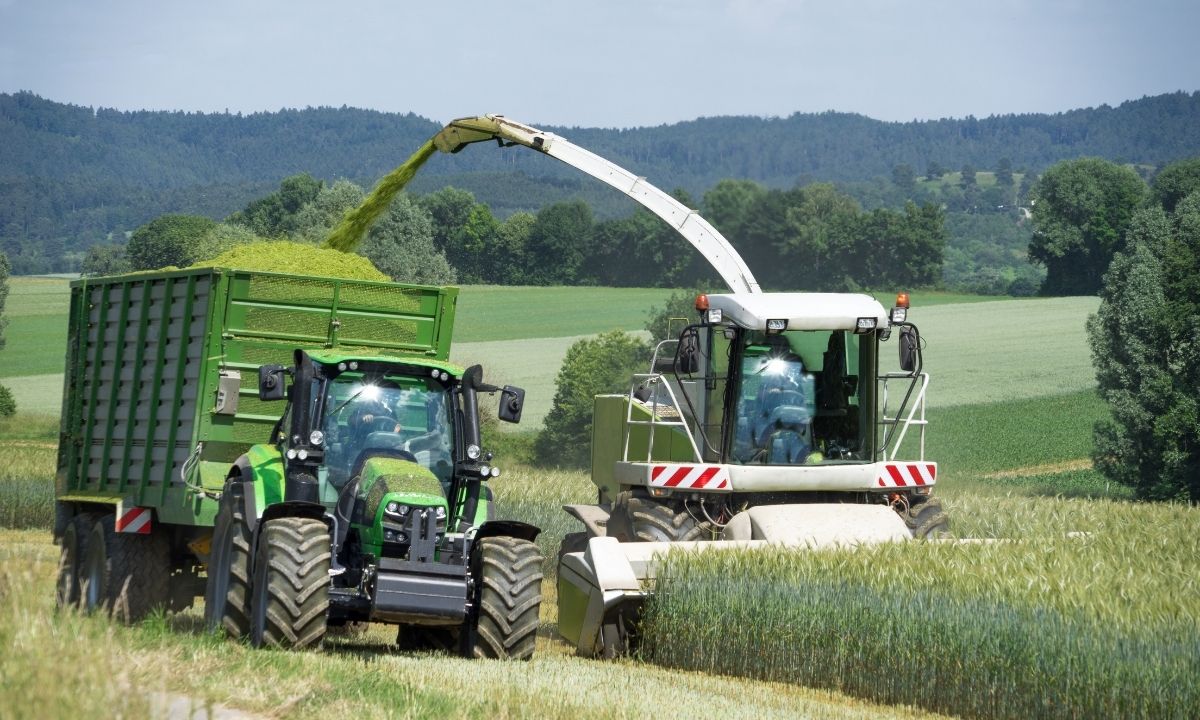 11 Manfaat Traktor - Tingkatkan Efisiensi Pertanian Anda Sekarang!